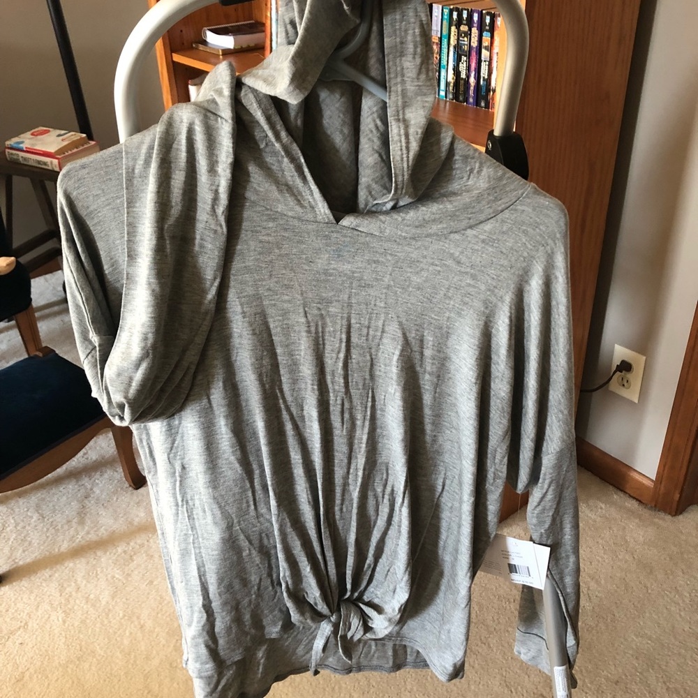 Beyond Yoga medium hooded long sleeve tee